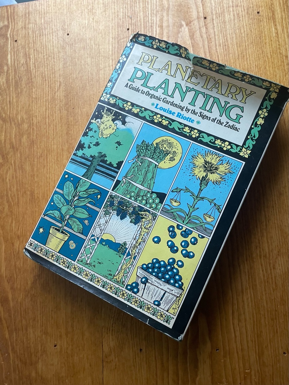 Planetary Planting:Organic Gardening by the Signs of the Zodiac by Louise Riotte